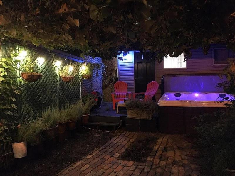 Love-Nest With Private Hot Tub Toronto Exterior foto